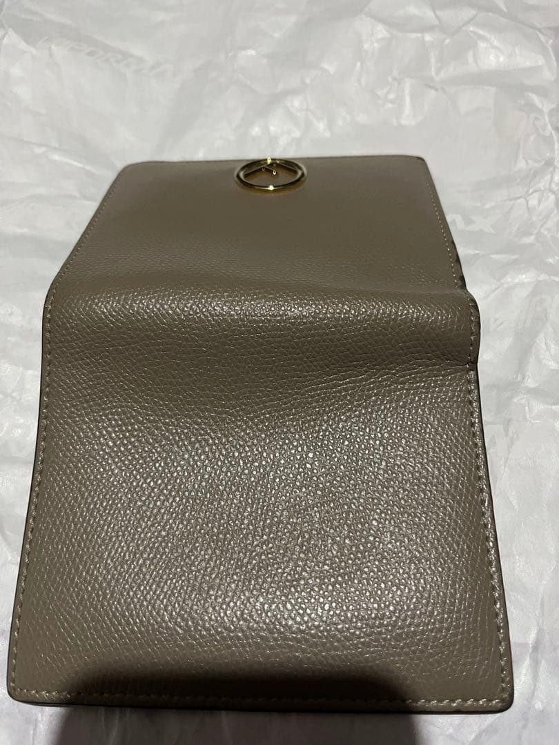 i*o様 FENDI ベージュ 二つ折り財布