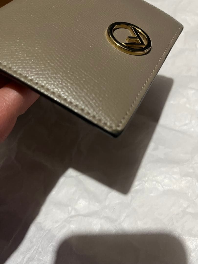 i*o様 FENDI ベージュ 二つ折り財布
