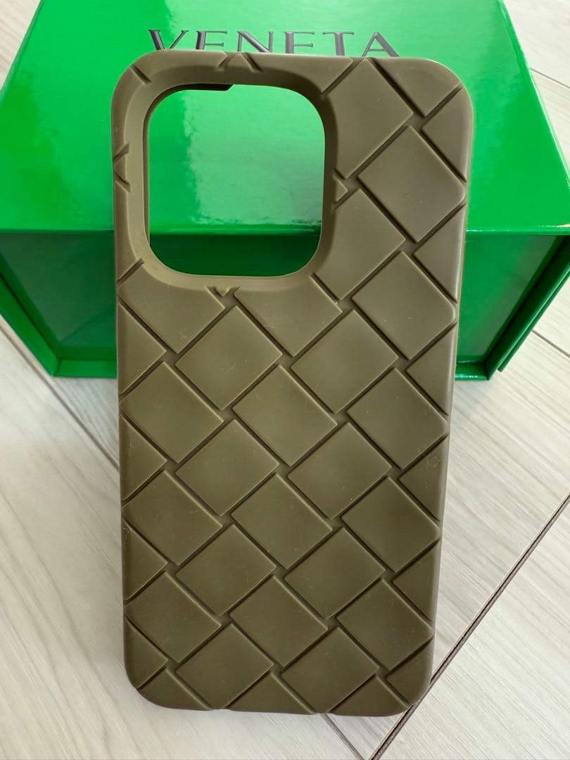 Bottega Veneta iPhone16Pro用ケース オリーブグリーン