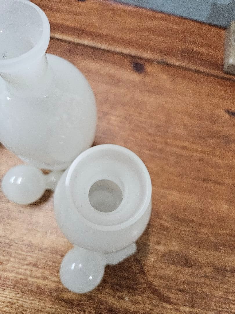 フランスアンティーク オパリンガラスの香水瓶 3本セット ボトル 蓋付き 花瓶