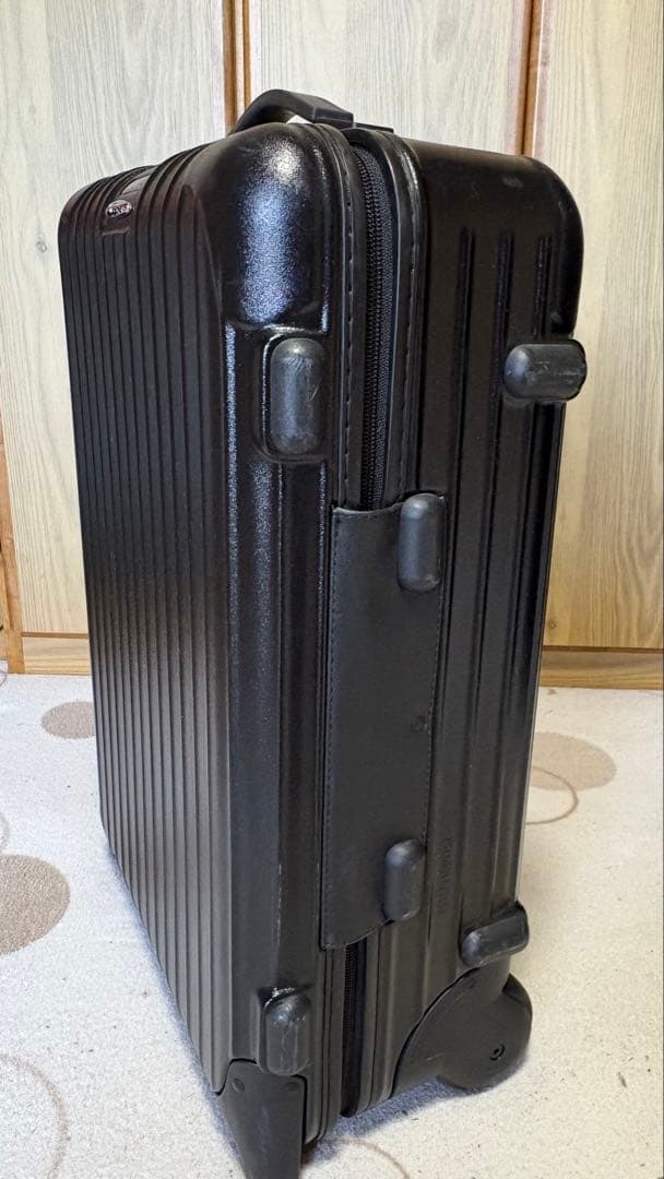 大特価　傷あり　RIMOWA ブラック キャリーケース　機内持ち込みサイズ