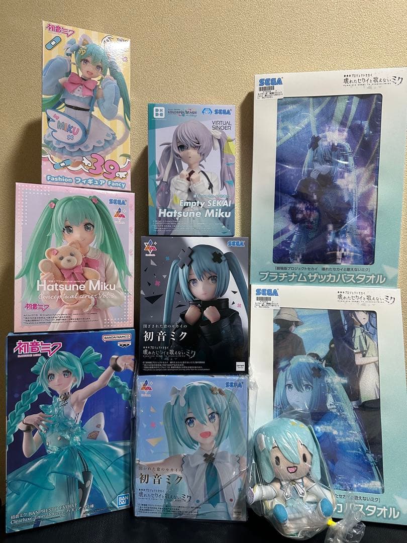 初音ミク　グッズ　9個　まとめ売り　美少女 フィギュア　ぬいぐるみ　バスタオル