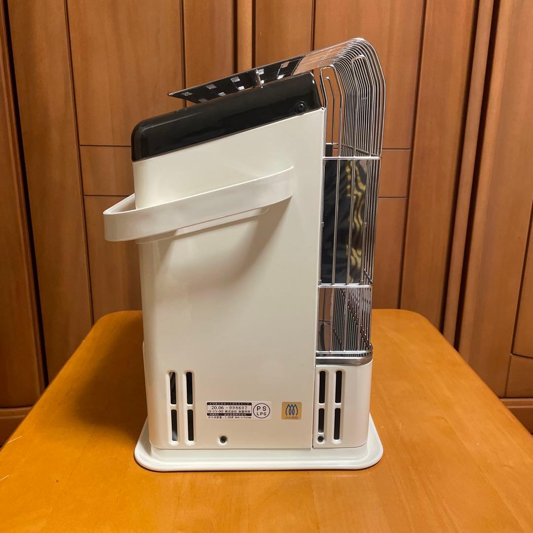 ミ*子様 iwatani カセットガスストーブ　デカ暖　ホワイト