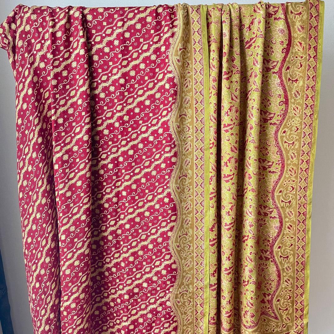 インドネシア　ジャガードシルク手描きバティック　レッド　グリーン