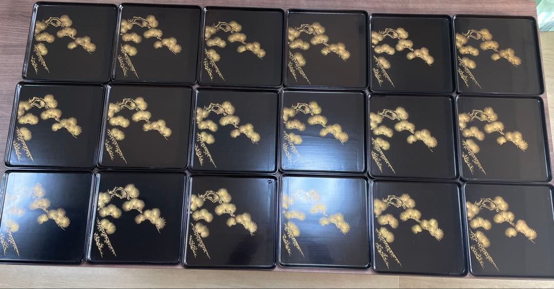 【現状品】輪島塗 漆器 黒 足付き膳 御膳 金彩 松 18客 レトロ 割烹屋