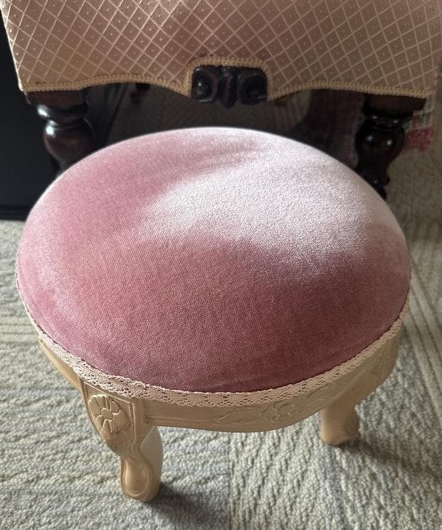美品　張り替済み　フットスツール　足置き かわいいベビーピンク