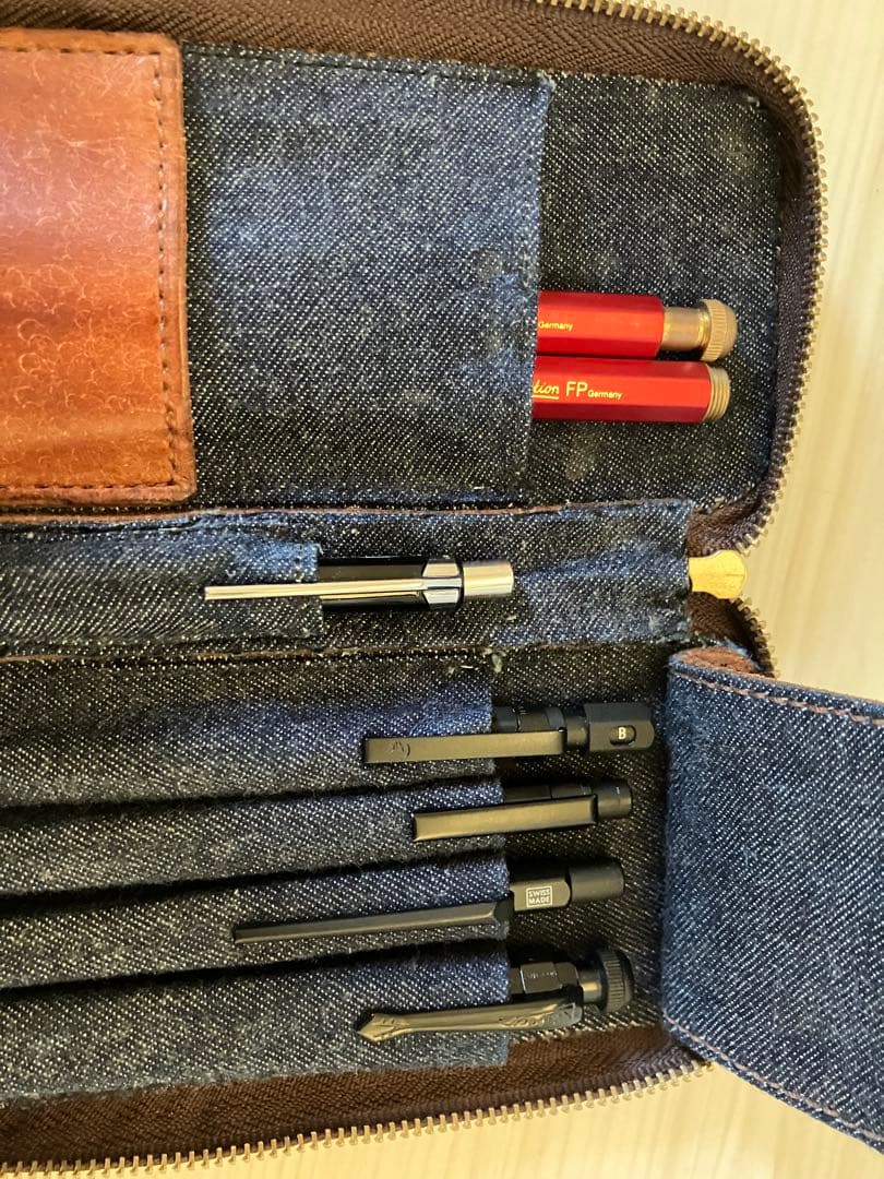 しーさーダクトペンケース同様ラウンドジップペンケース大幅値下げ可能