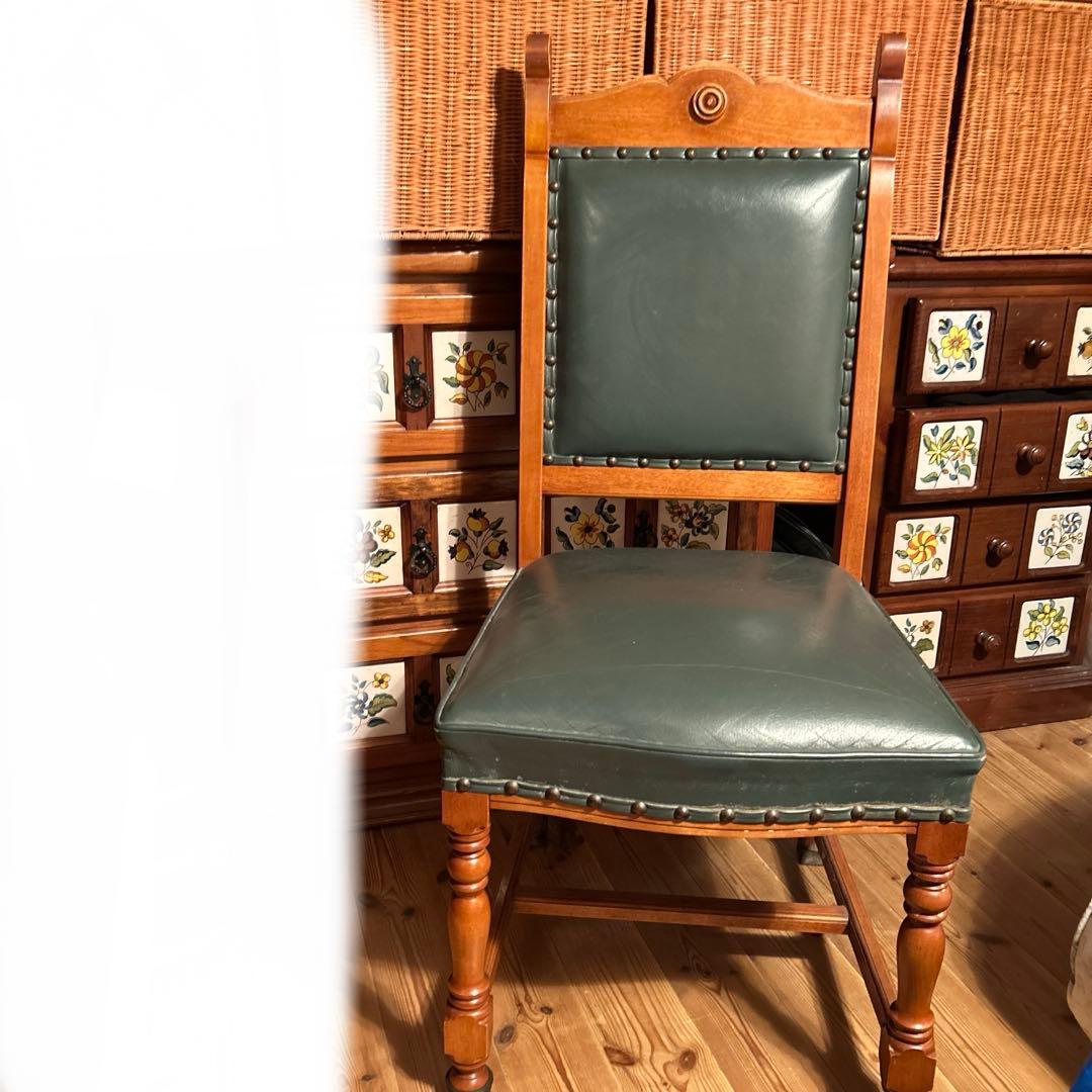 アンティーク調の椅子5脚