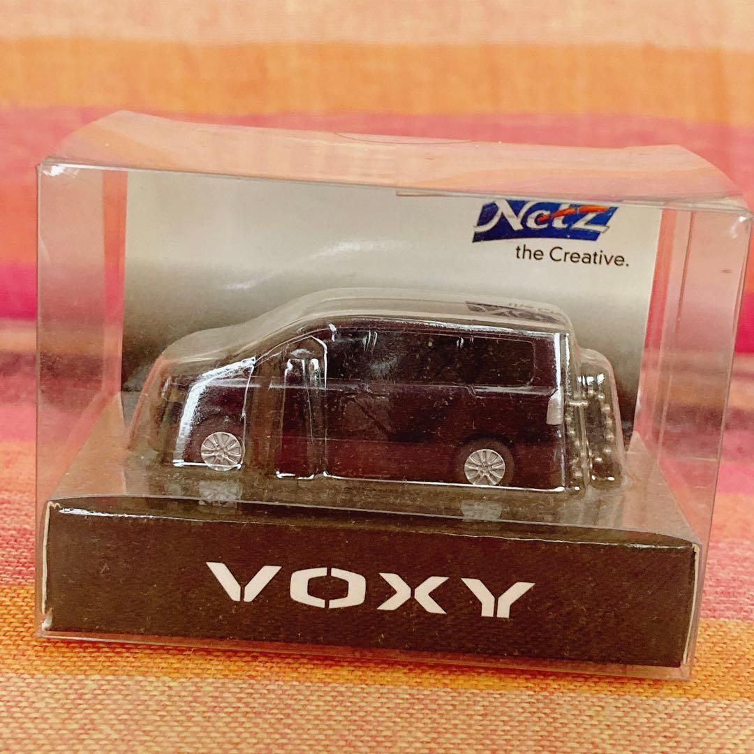 VOXY プルバックカー　LEDキーホルダー　ミニカー