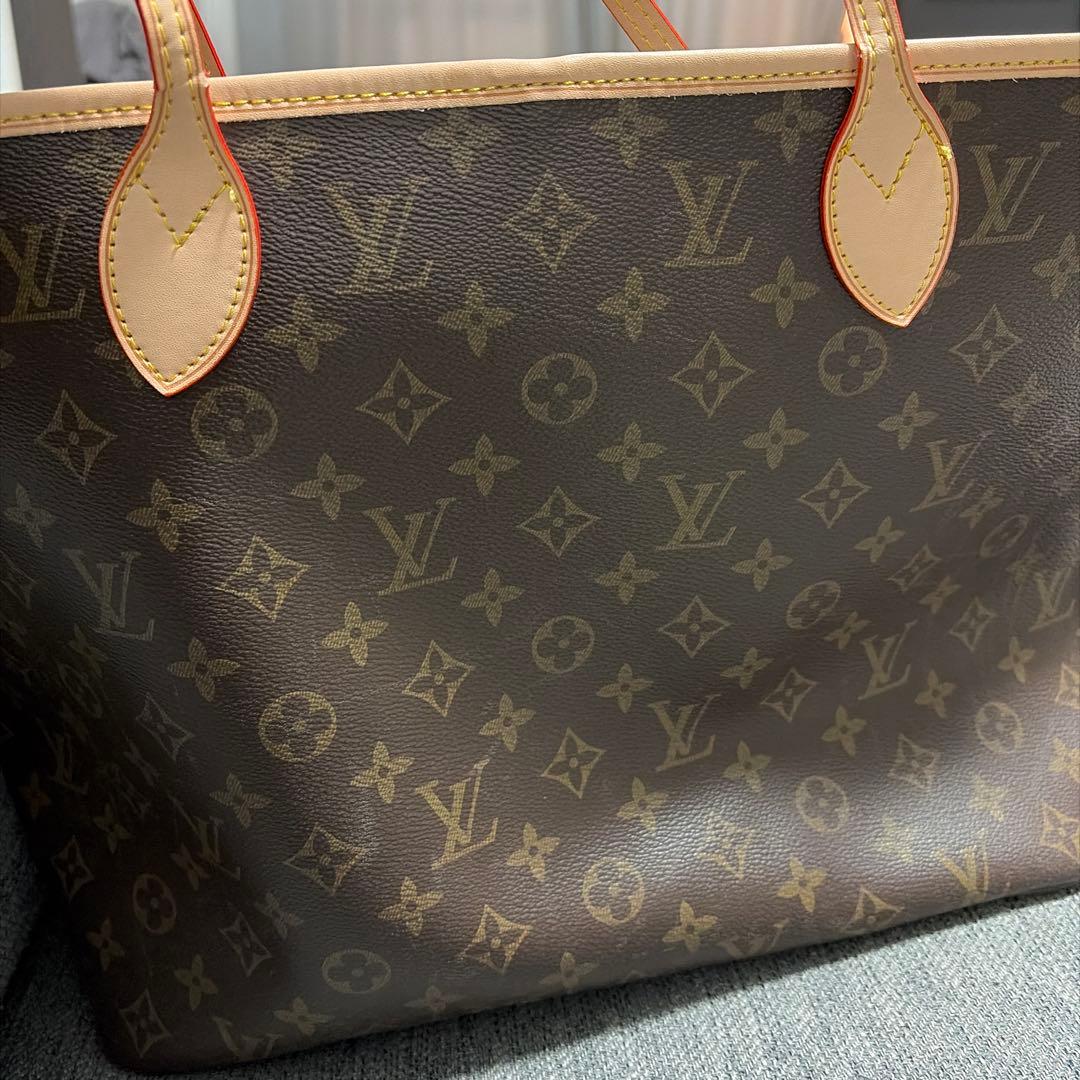 ヴィトンバンドバッグです。 叔母から譲り受けましたが、ほとんど使ってません