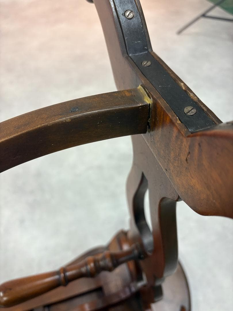 セオドア・アレキサンダー　オケージョナルテーブル