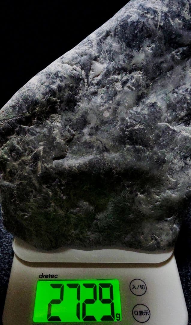 ★翡翠原石★糸魚川硬玉【小滝・転石・バレル底カット2.7Kｇ】