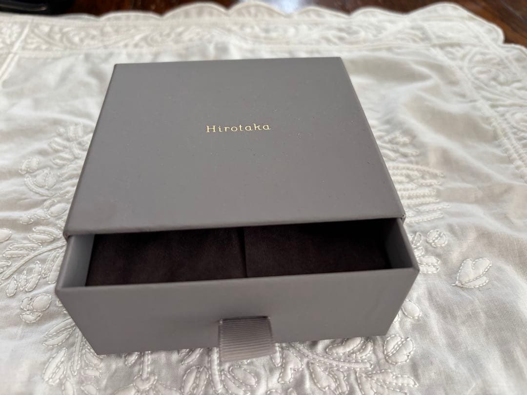 ヒロタカ　ブラックダイヤモンド ショートアロー ピアス　両耳