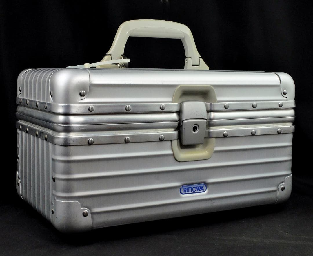 リモワ　946.38 『OPAL/オパール』アルミビューティケース 17L 鍵付