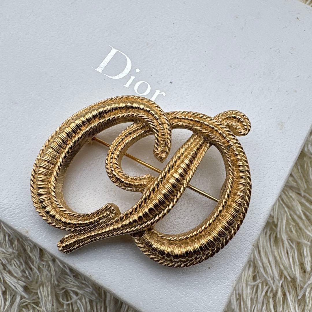 クリスチャンディオール　CDロゴ　ブローチ