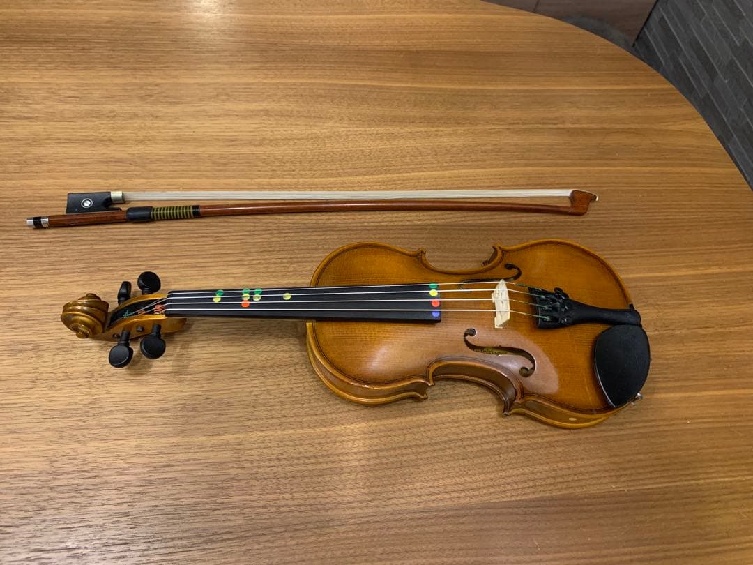 バイオリンと弓、黒ケース付き