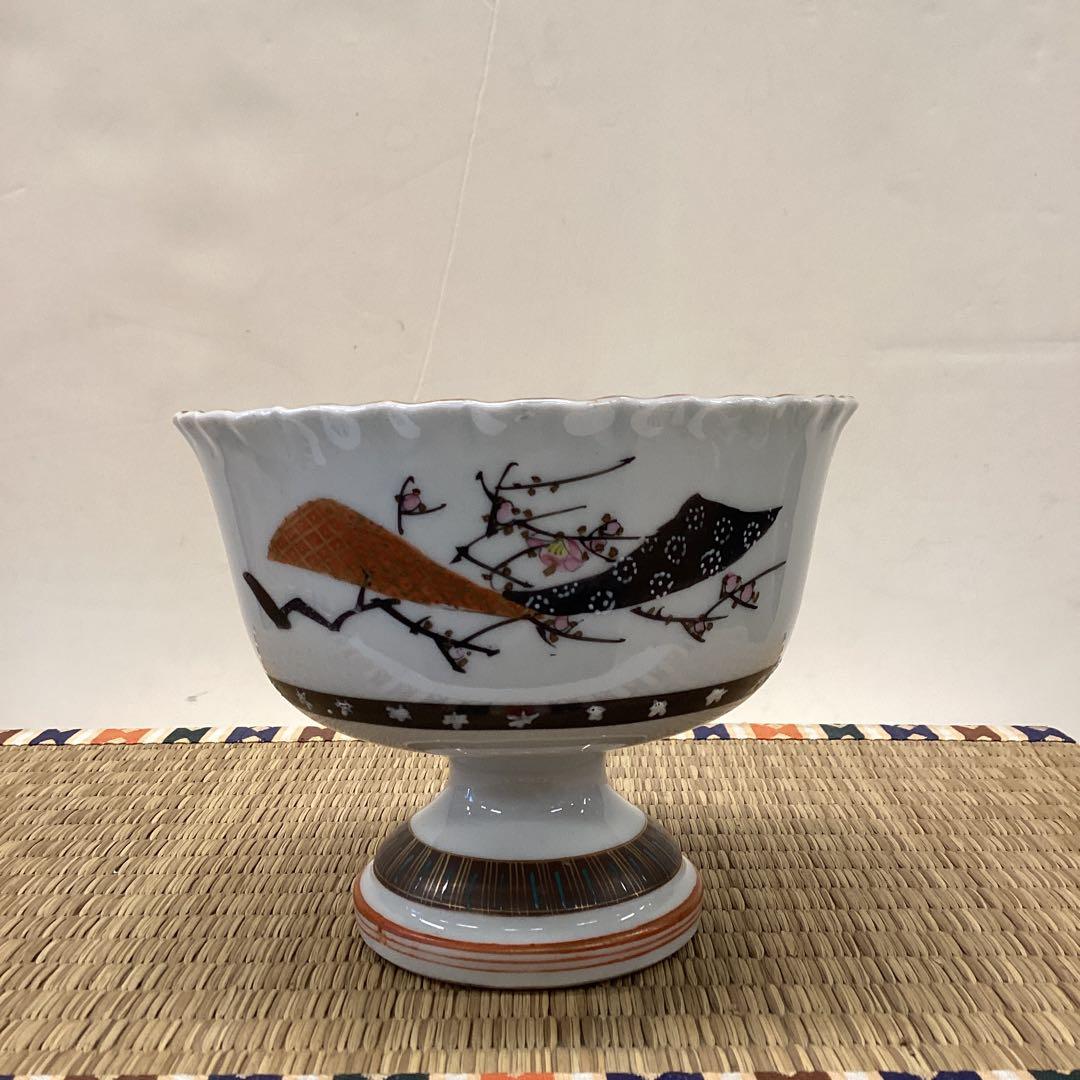 花と扇のデザインの陶器の器　九谷
