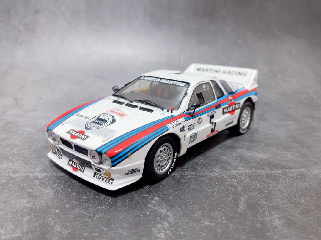 1/18 ランチア　037ラリー　1984 No.5 京商　マルティニ