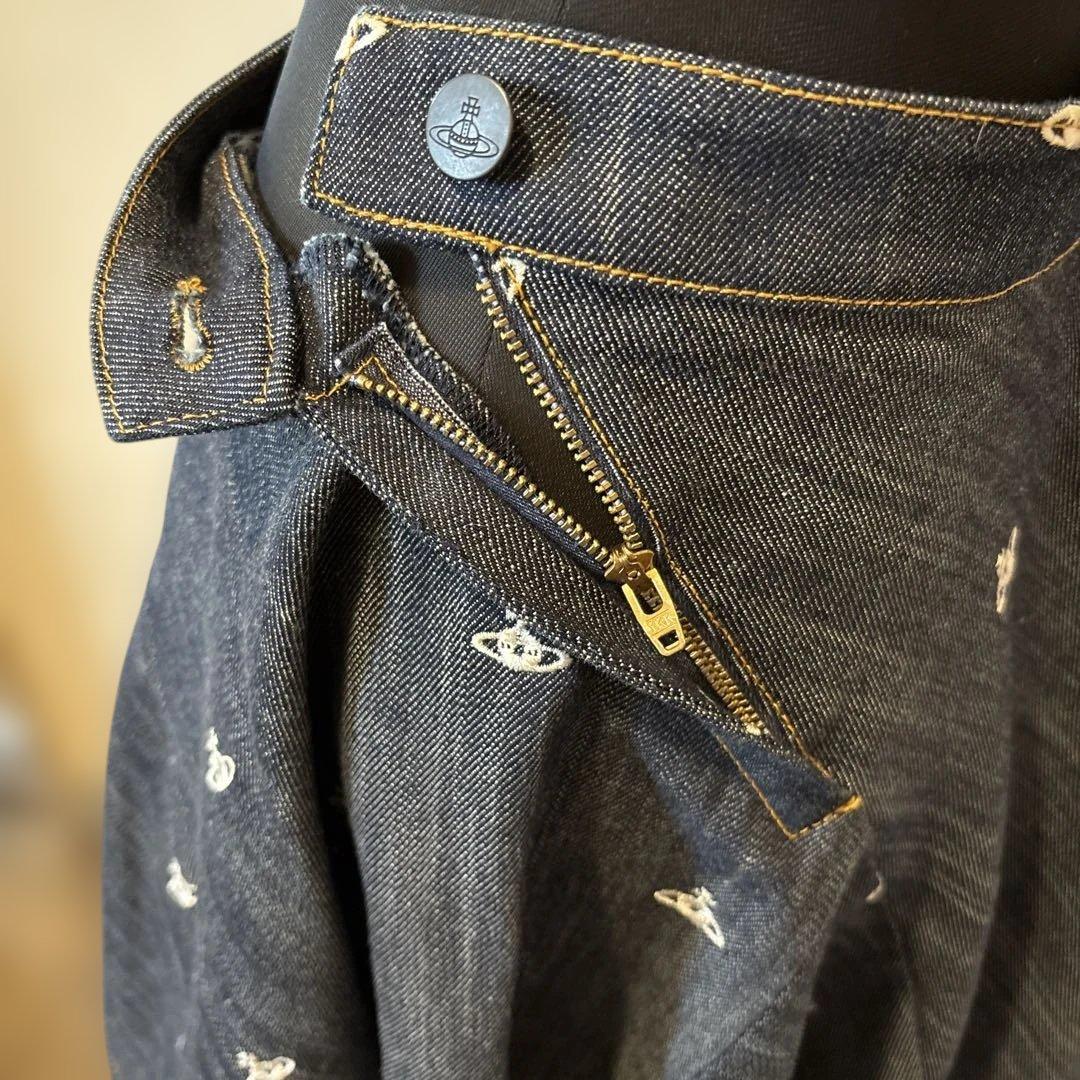 ヴィヴィアンウエストウッド　中古　オーブ刺繍変形デニムスカート