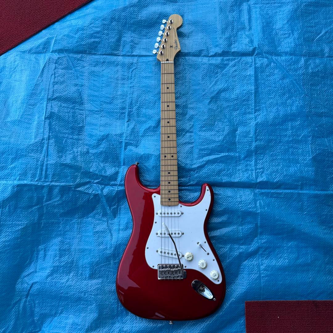 レッドエレキギター シングルコイル搭載