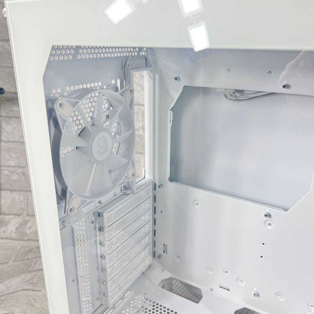 MSI MPG GUNGNIR 300R AIRFLOW WHITE　pcケース
