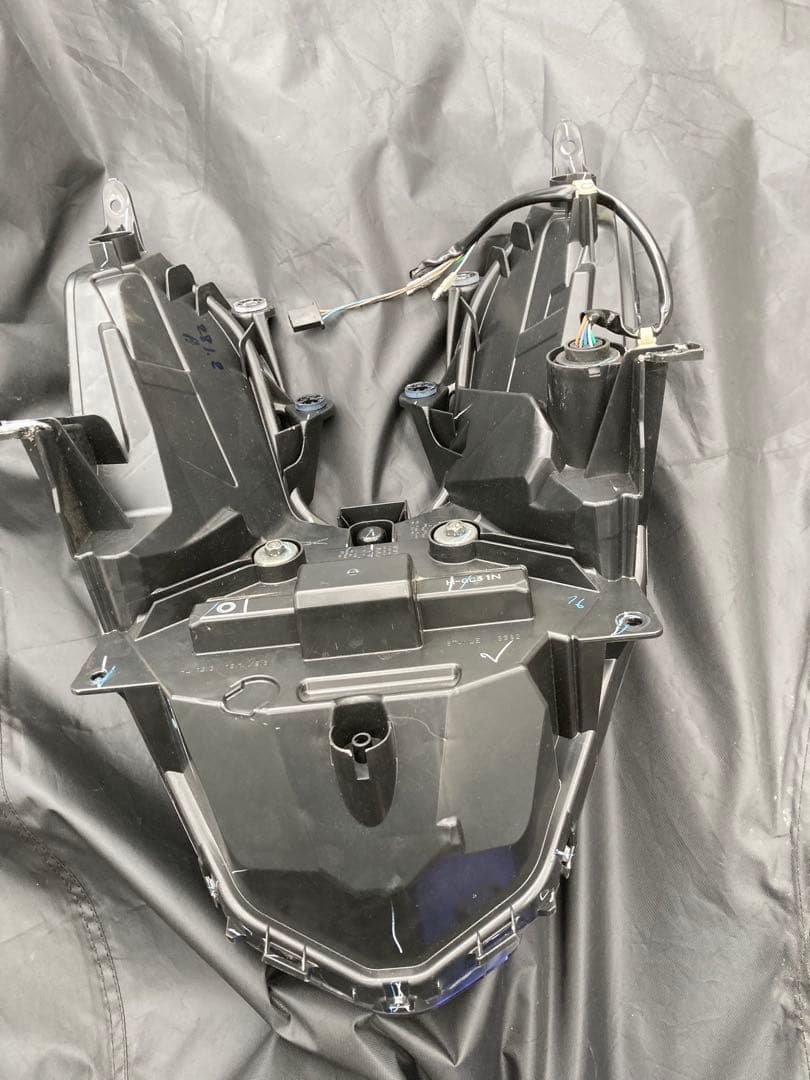 トリシティ125ヘッドライトLEDユニット