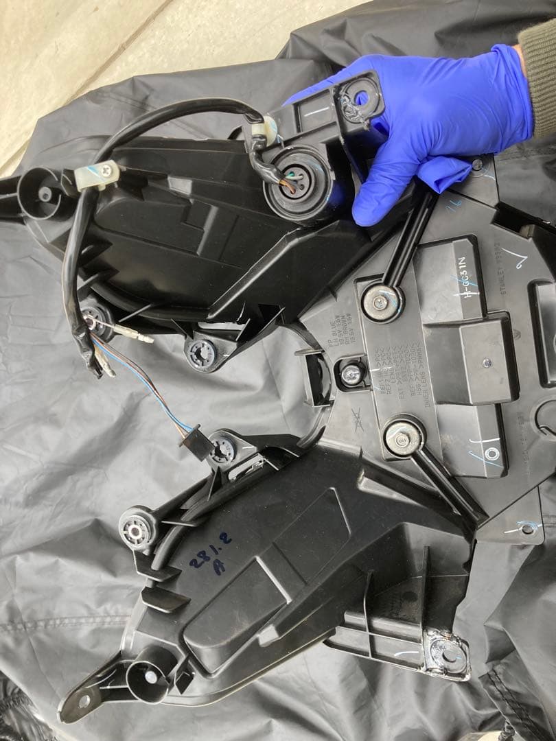 トリシティ125ヘッドライトLEDユニット