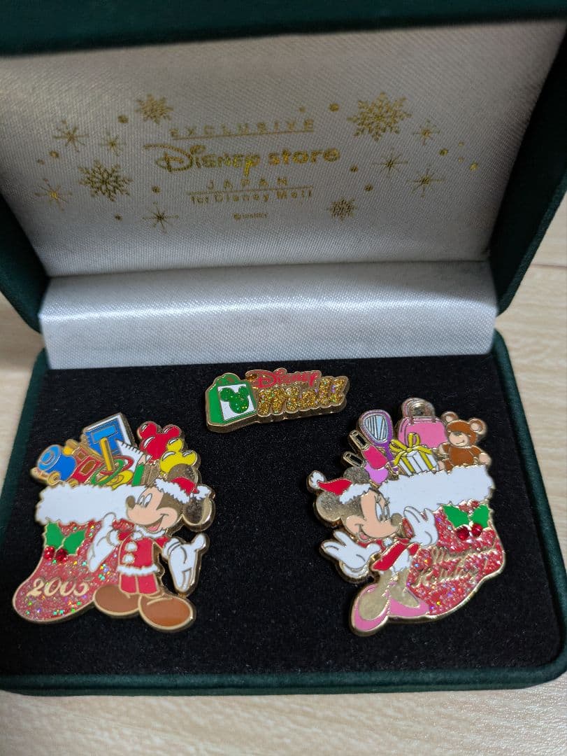 ミッキー＆ミニー ピンバッジセット ディズニーストア　2005年