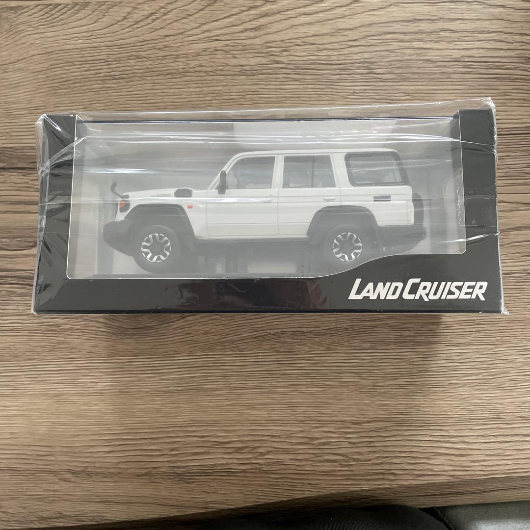 ランドクルーザー70ミニカー　「30分の1スケール」　非売品