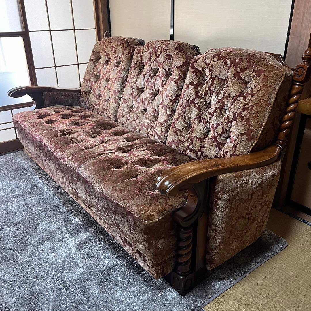 9/10日まで。配送・設置費用込み　商品代500円　　肘掛付き　3人掛けソファー