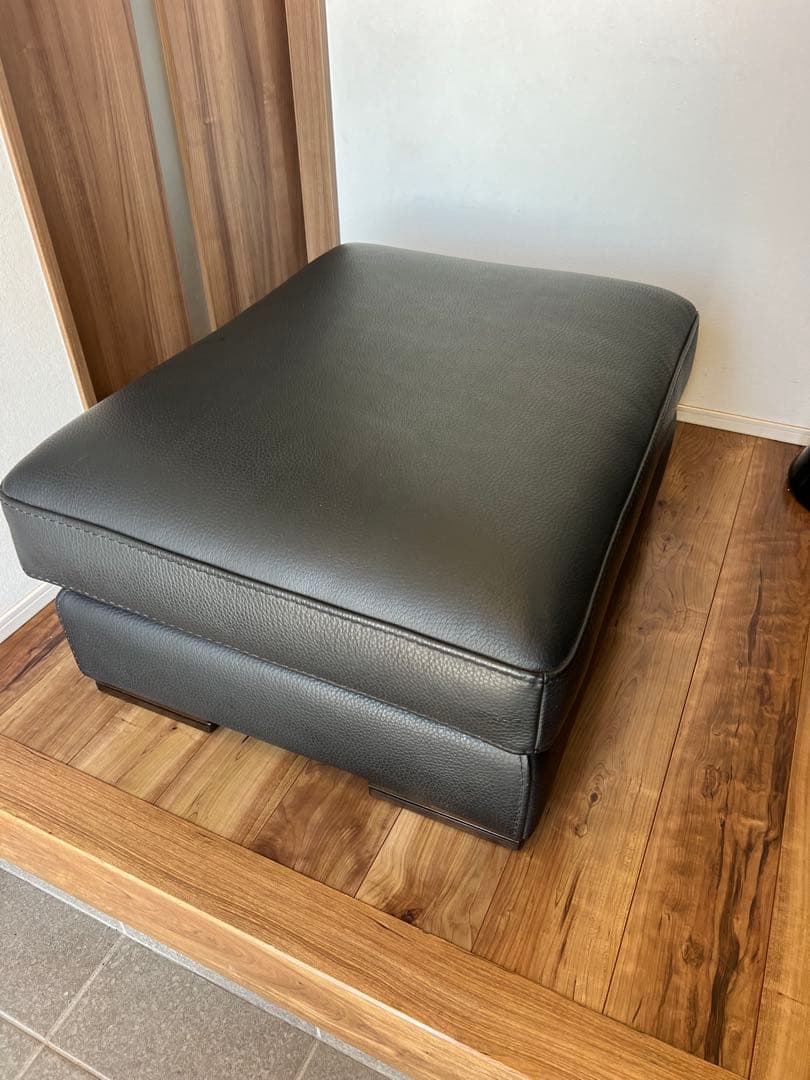 kelvin giormani 総黒革張 スツール　オットマン