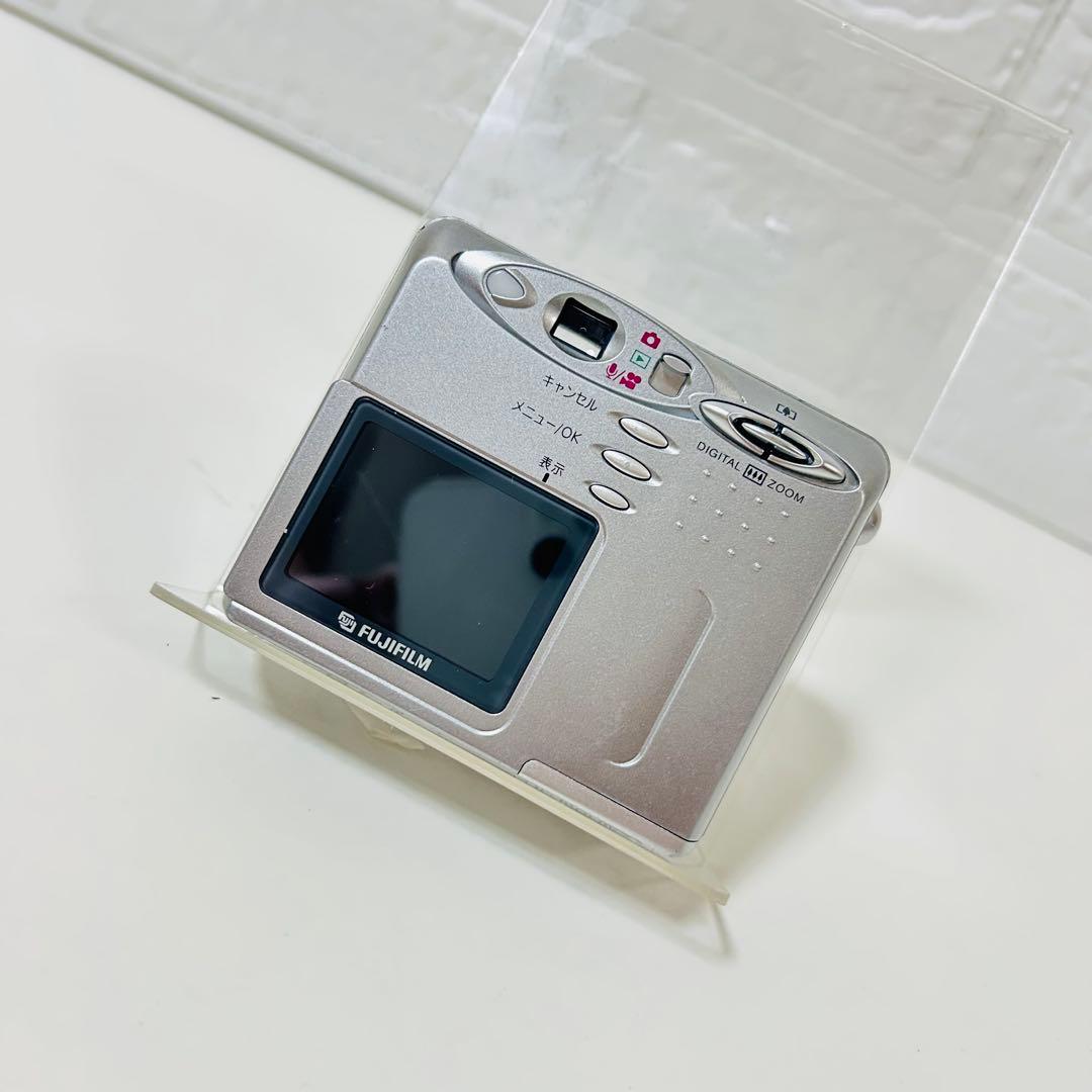 【動作品】 【外観美品】FUJIFILM FINEPIX 30i シルバー