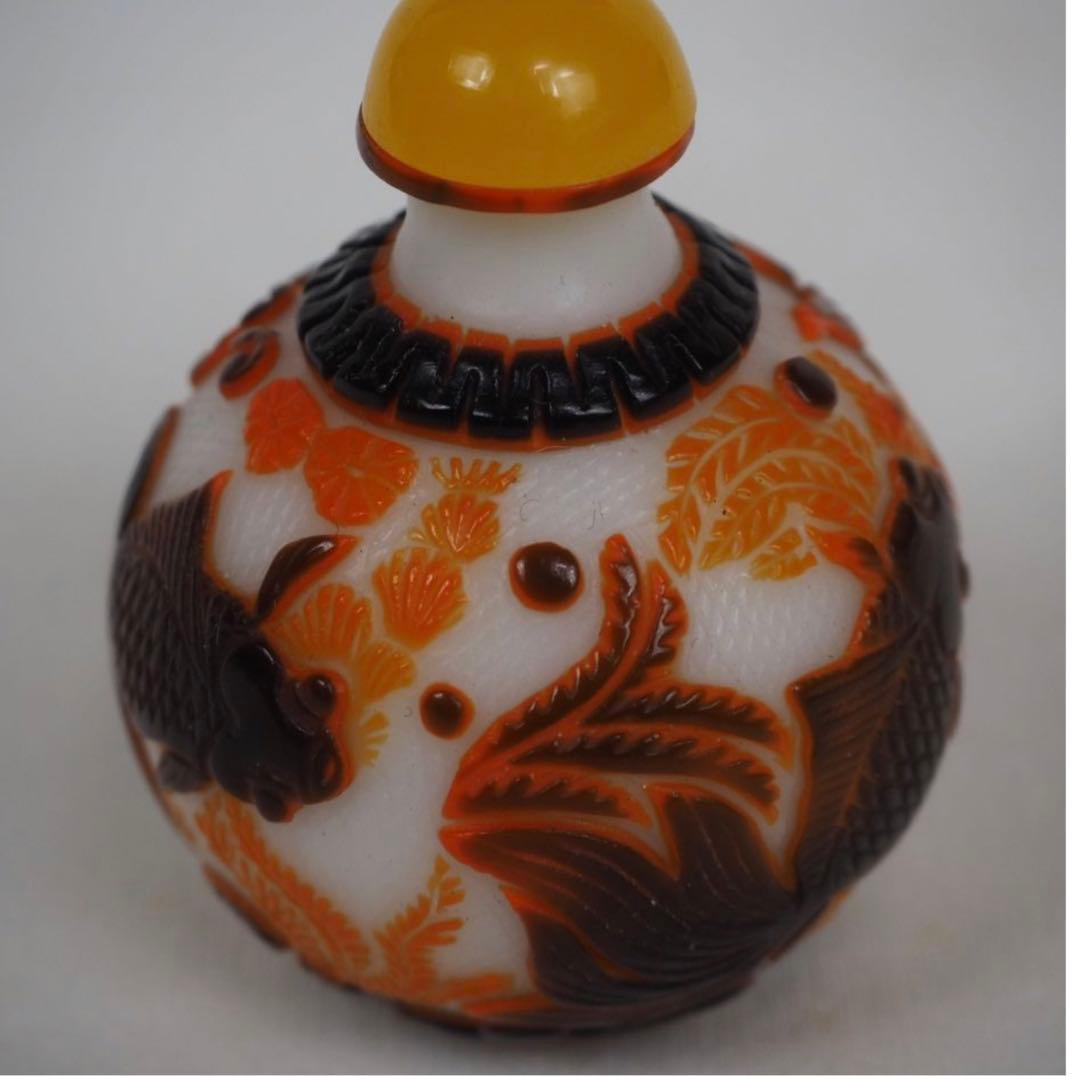 送料無料　色被せガラス　細密彫刻ガラス小瓶　中国古玩骨董　高さ5.8ｃｍ