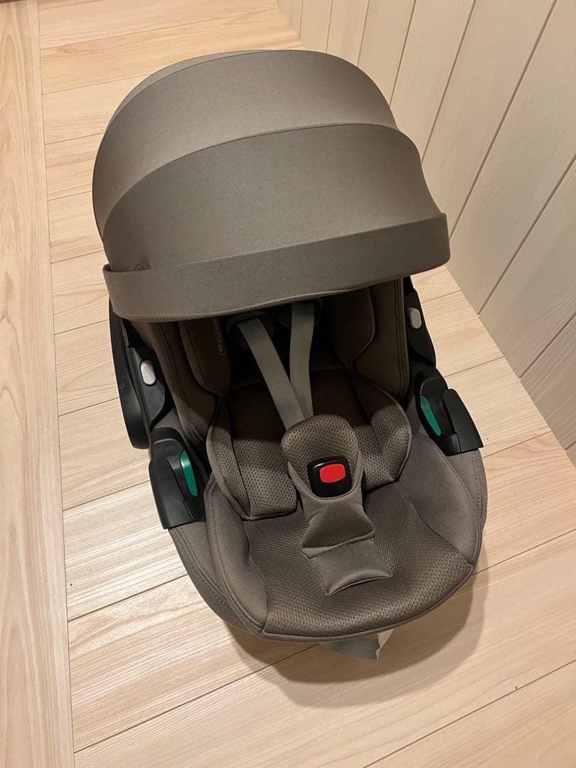 【しもとも断捨離中さん専用】マキシコシチャイルドシート+ ベースメントセット