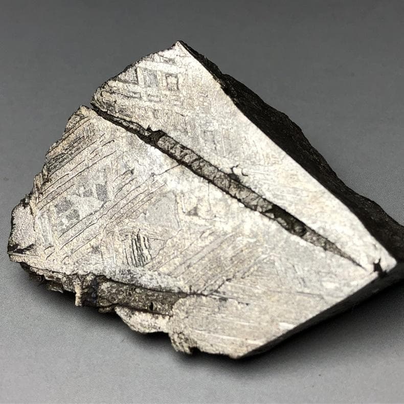 隕石 鉄隕石　アルタイ隕石　原皮付き　原石　重さ約105ｇ