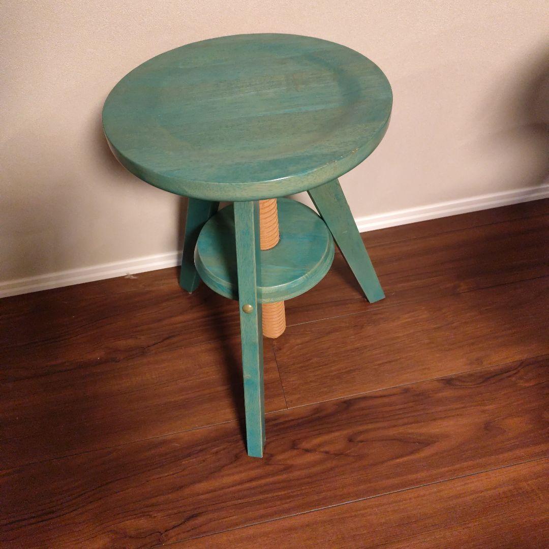 青緑色の木製スピンチェア　ロータイプ