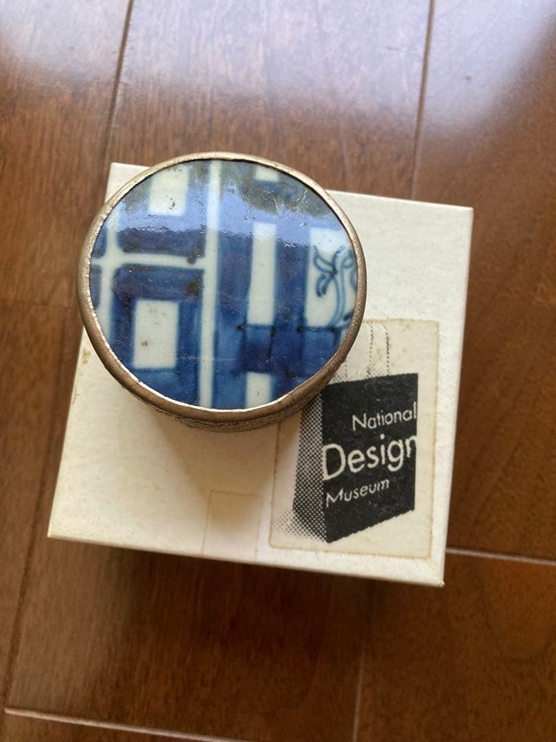 National Design museum 陶器　ボックス　小物入れ　青白　丸