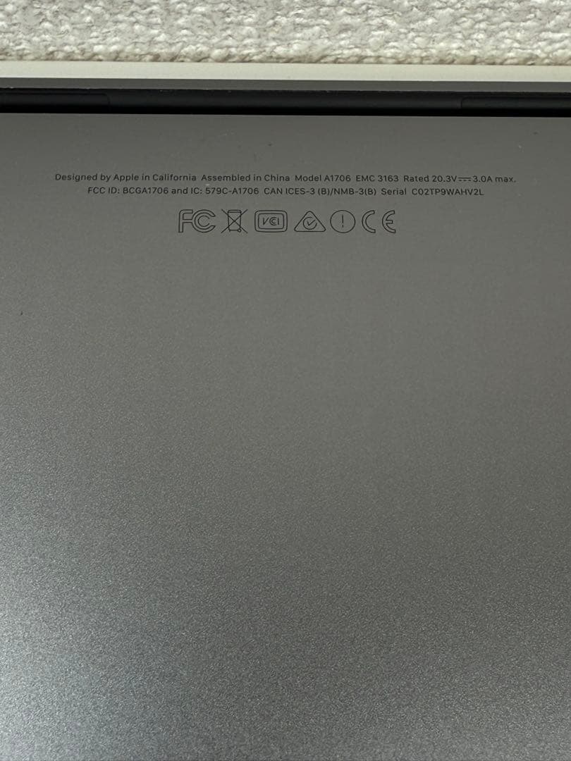 MacBook本体 MacBook Pro 13 2017 Touch Bar i5/8GB/250