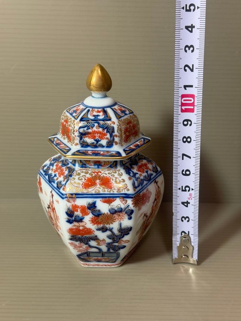 2934 有田焼 角福　沈香壺 六角飾壺 金彩染錦 間取花絵