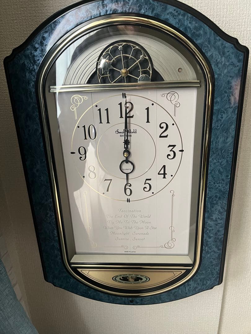 Small World 壁掛け時計　4MH744MR 音楽機能付き