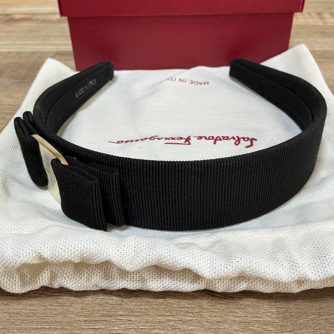 【極美品】フェラガモ カチューシャ 黒 ブラック