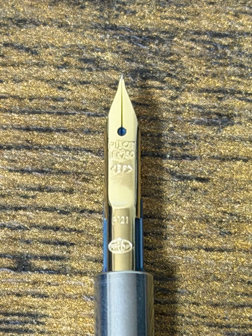 カスタム会限定　トルマリンピンク　18金　キャップレスデシモ　万年筆　EF