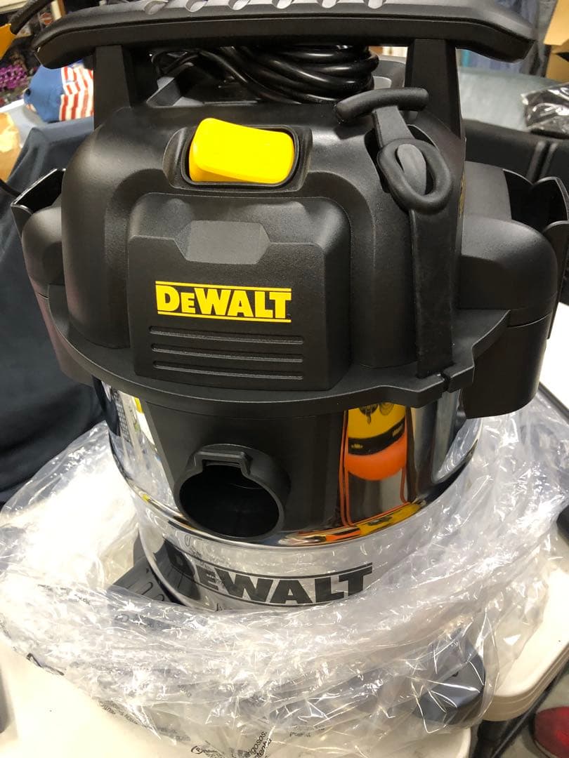 DEWALT デウォルト湿乾両用クリーナー　掃除機　25L
