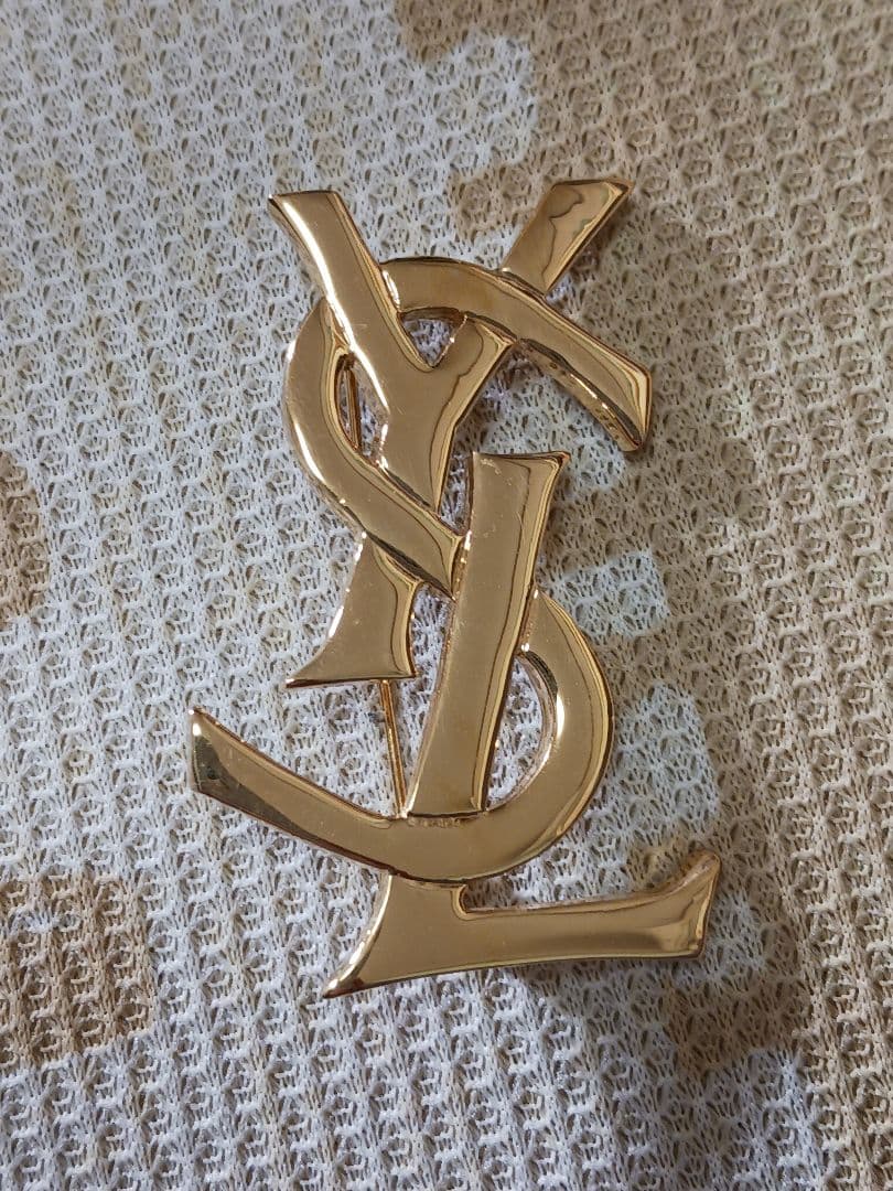 イブサンローラン　ゴールドブローチ