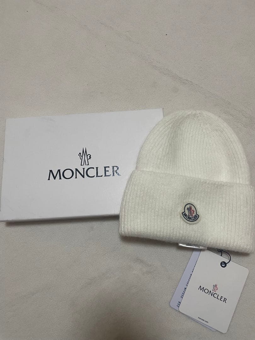 MONCLER ホワイトニット帽 タグ付き