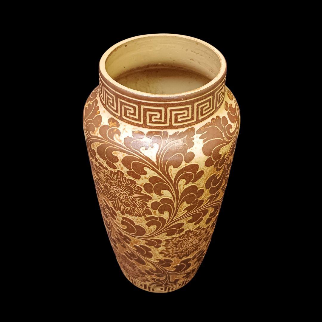 花模様の陶器花瓶