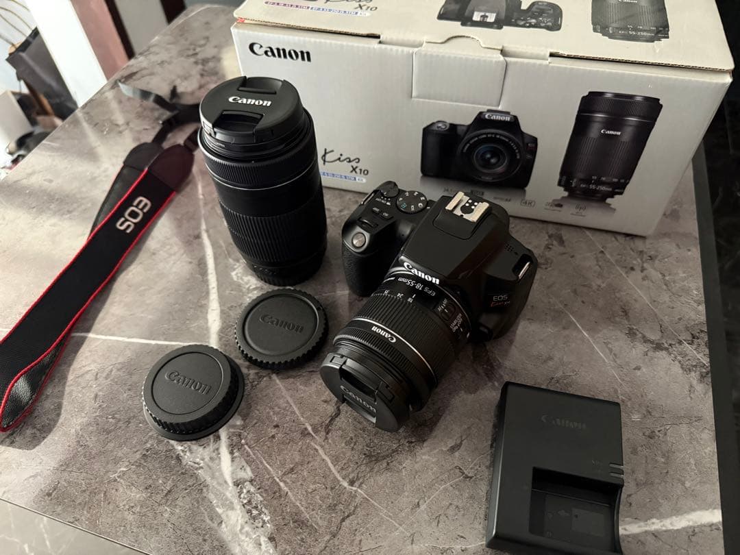 Canon EOS Kiss X10 ズームレンズ付き