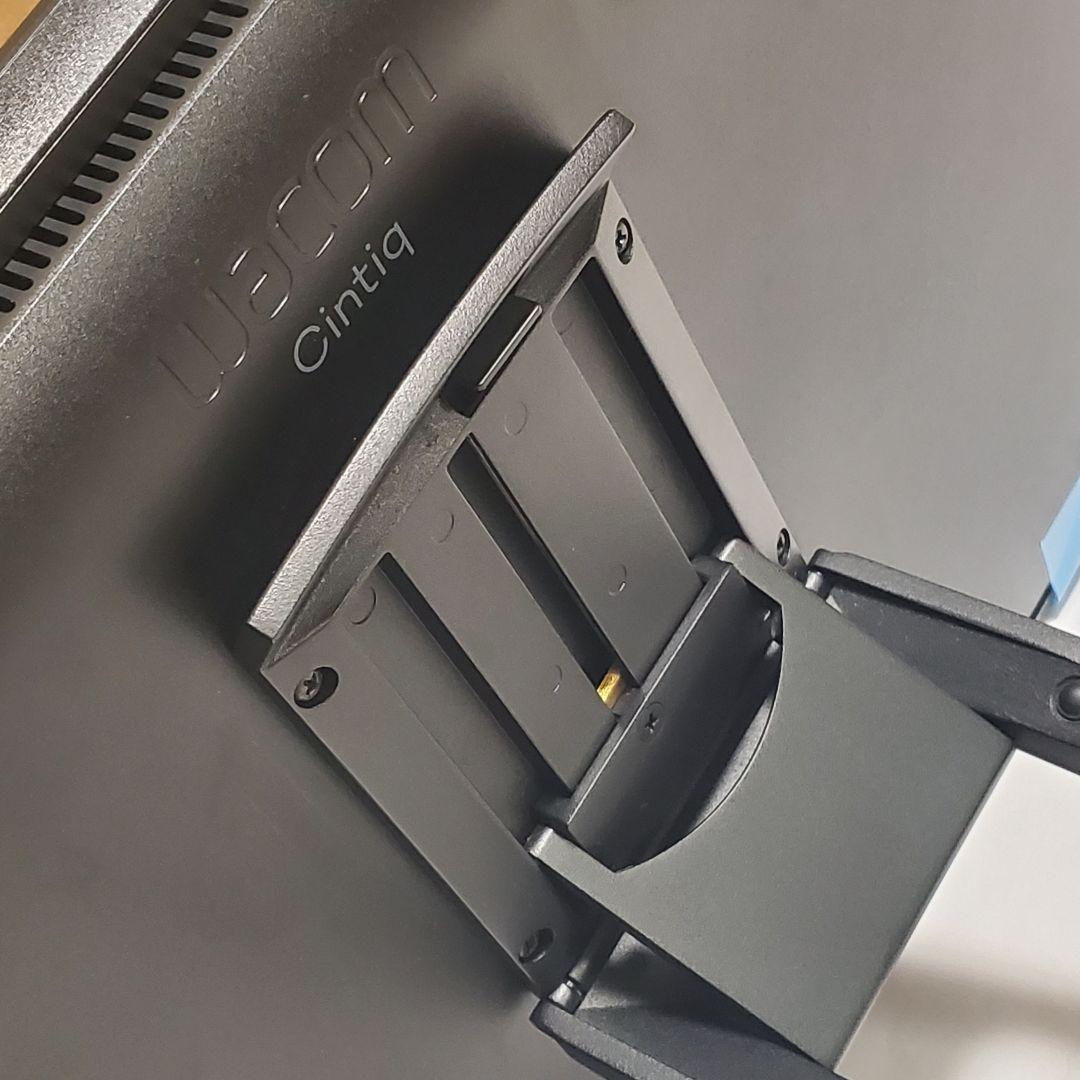 ワコム液タブ【21.5インチ】※外箱付き（内箱、ガイド付属無し）