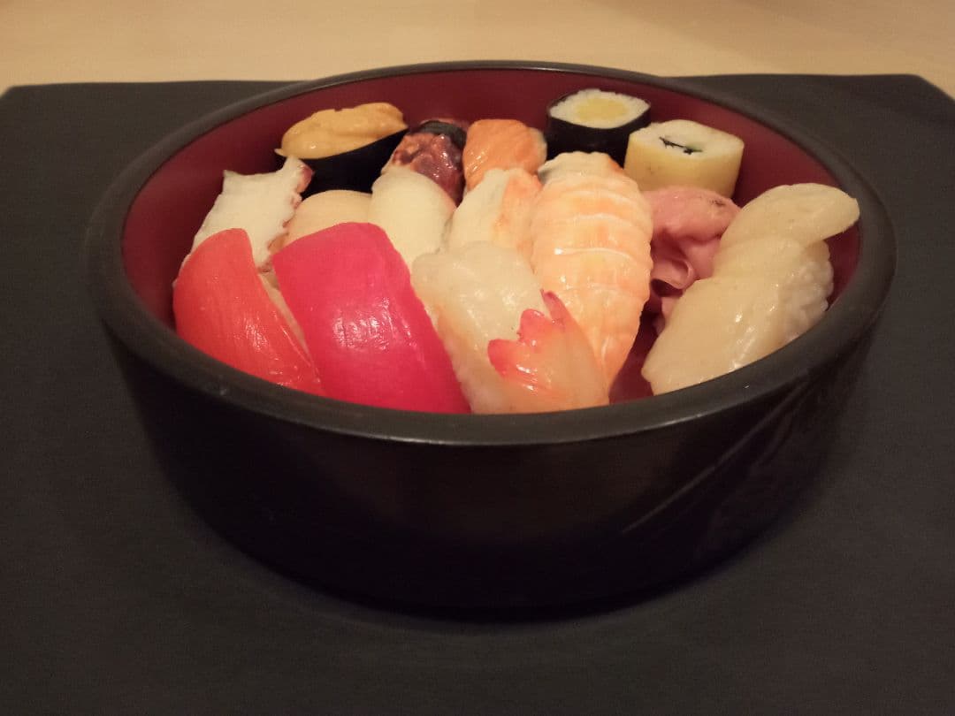 Hセット【食品サンプル】お寿司　16個セット 桶付き！！ 実物大サイズ 高級品