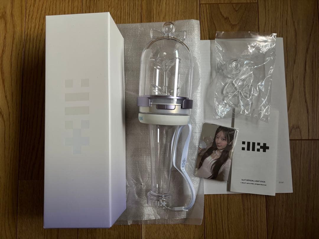 美品 ILLIT アイリット ペンライト KーPOP トレカ、ラバーバンド付き